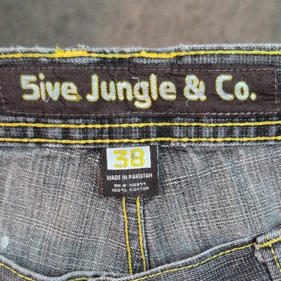 Relaxed Fit Black Jeans for Men - Picture 6 of 7